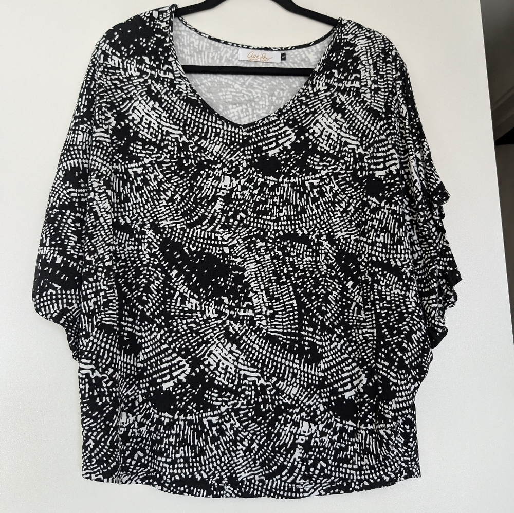 EUC Ava Sky Top